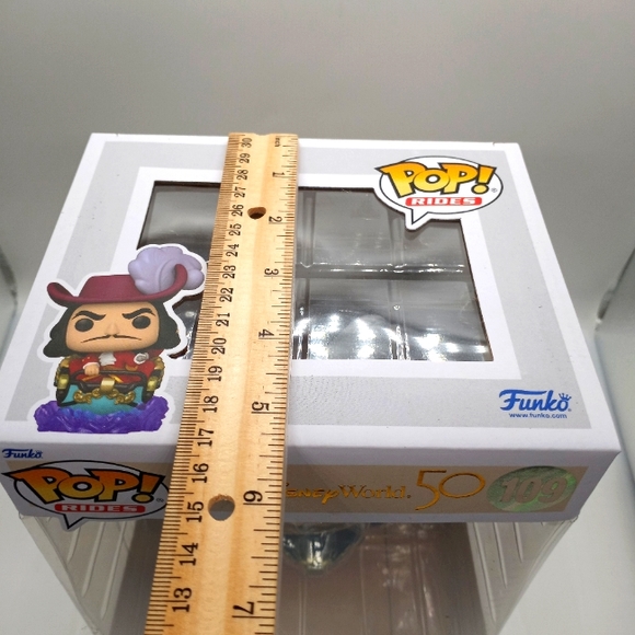 Funko Pop Captain Hook 50th anniversary - Picture 3 of 10